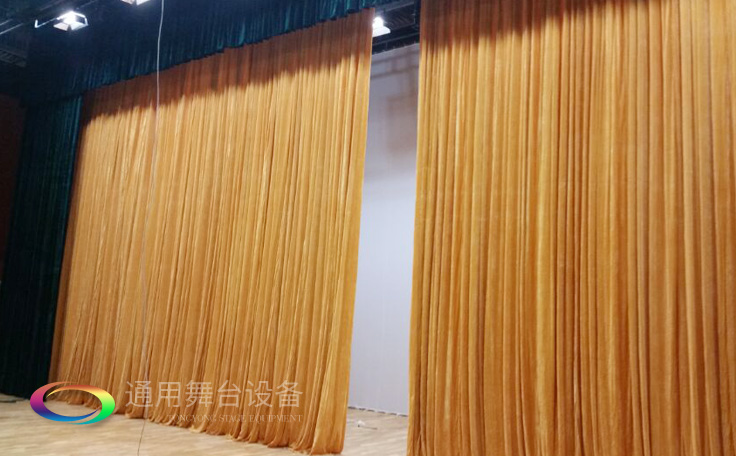 舞臺大幕舞臺阻燃幕布www.tywt.cn、二、三道幕等分割表演區域，移換場景不間斷