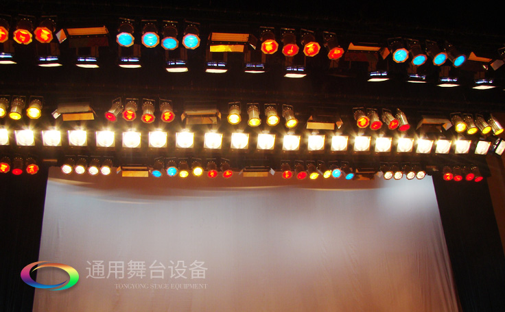 燈光吊桿機組成（桿體結(jié)構(gòu)、卷揚系統(tǒng)和控制系統(tǒng)等）及相關(guān)參數(shù) 
