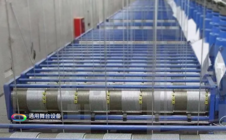 單層纏繞舞臺吊桿機（定制型）：行程檢測、沖頂保護、松疊繩保護、超載保護、變頻調速、單、多臺編組運行