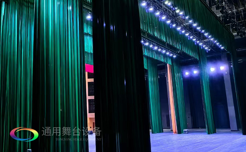 助力教育領(lǐng)域舞臺(tái)建設(shè)，推動(dòng)校園文化發(fā)展！星海中學(xué)報(bào)告廳幕布、舞臺(tái)吊桿等建設(shè)項(xiàng)目