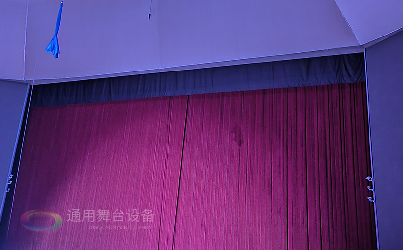 通用舞臺設(shè)備助力某景區(qū)演藝廣場舞臺吊桿、設(shè)備等升級！有效提升景區(qū)演藝安全保障與舞美效果！